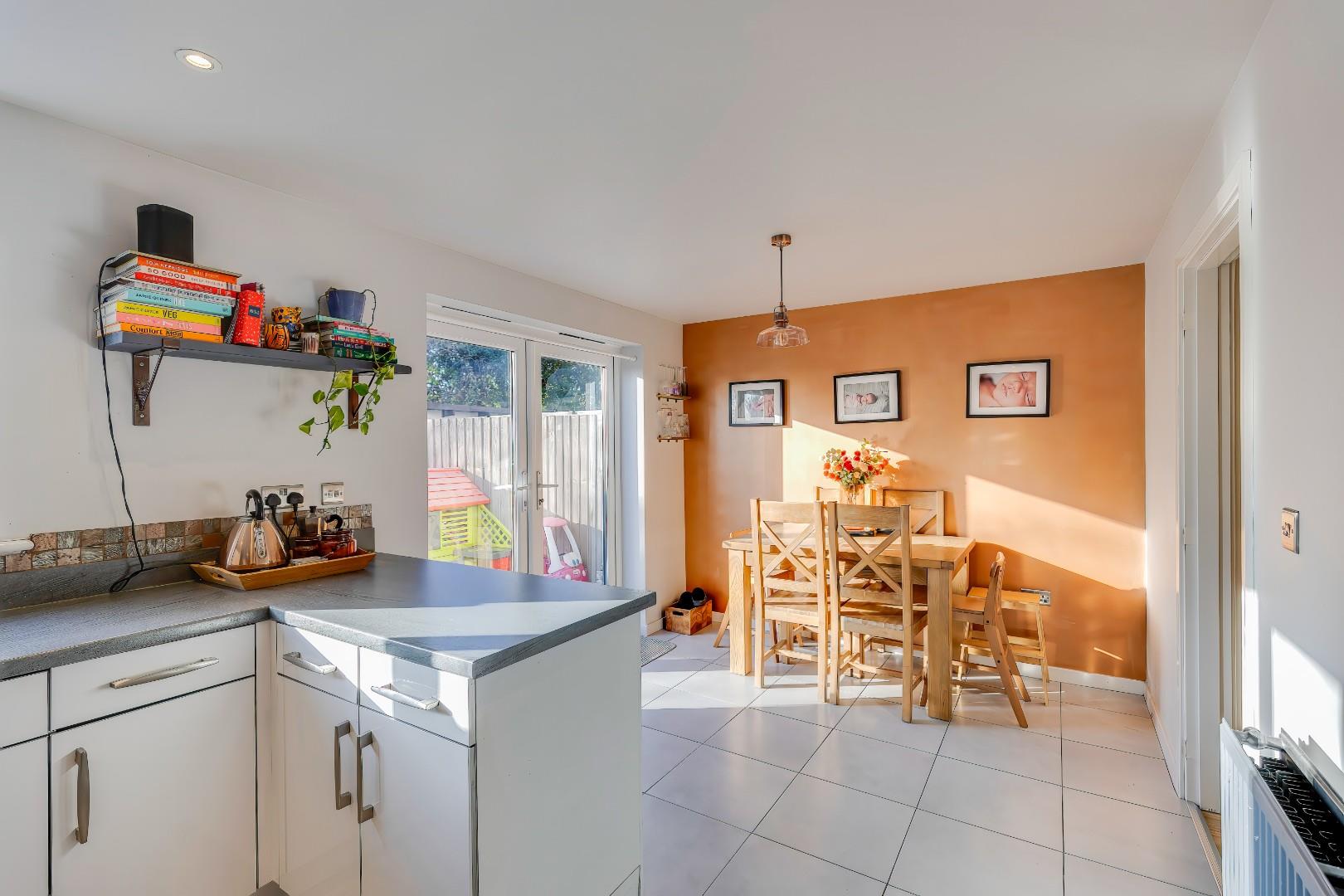 12 Plasnewydd Walk, Llantwit Major, Vale of Glamorgan, CF61 2YW